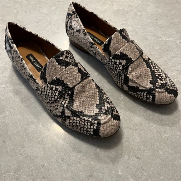 9 West Loafers - Picture 4 of 5